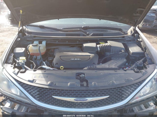 Auction sale of the 2018 Chrysler Pacifica Touring L Plus, vin: 2C4RC1EG6JR104140, lot number: 44441379