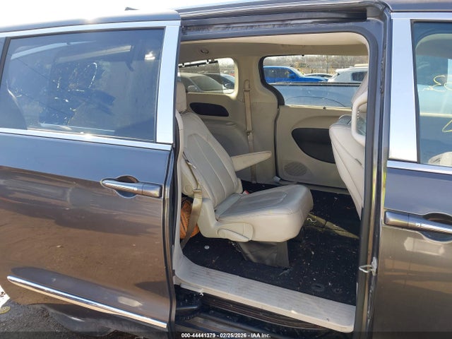 Auction sale of the 2018 Chrysler Pacifica Touring L Plus, vin: 2C4RC1EG6JR104140, lot number: 44441379