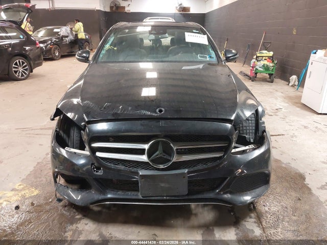 44441438 :رقم المزاد ، 55SWF4KB2HU191818 vin ، 2017 Mercedes-benz C 300 4matic/luxury 4matic/sport 4matic مزاد بيع
