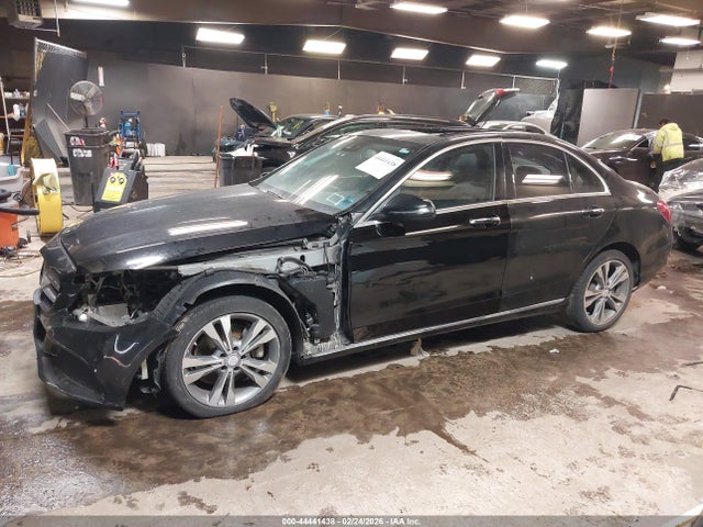 44441438 :رقم المزاد ، 55SWF4KB2HU191818 vin ، 2017 Mercedes-benz C 300 4matic/luxury 4matic/sport 4matic مزاد بيع