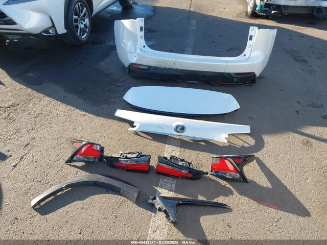 JTJBJRBZ8G2031725 Lexus NX 300H
