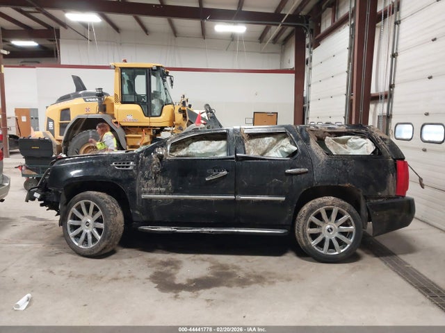 2010 Cadillac Escalade Luxury მანქანა იყიდება აუქციონზე, vin: 1GYUKBEF9AR148417, აუქციონის ნომერი: 44441778