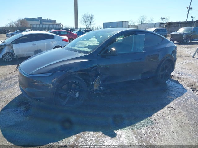 2026 TESLA MODEL Y 7SAYGDEE2TF367677 Photo 3