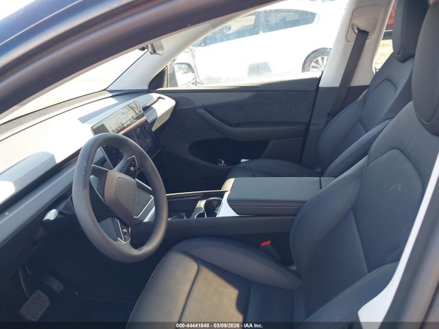 2026 TESLA MODEL Y 7SAYGDEE2TF367677 Photo 4