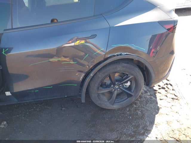 2026 TESLA MODEL Y 7SAYGDEE2TF367677 Photo 5