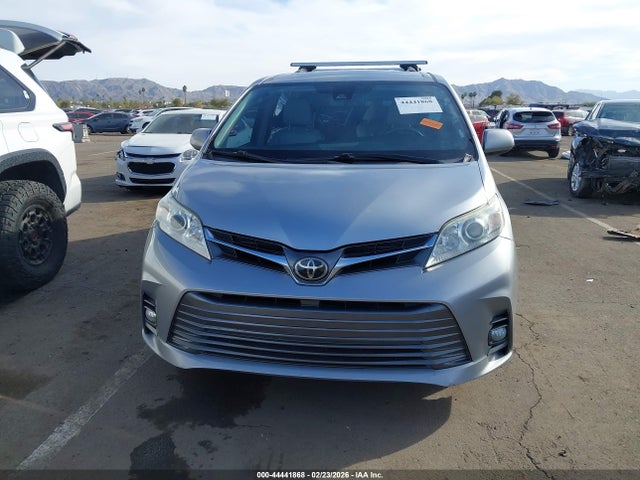 5TDYZ3DC6JS918770 Toyota Sienna Xle 8 Passenger