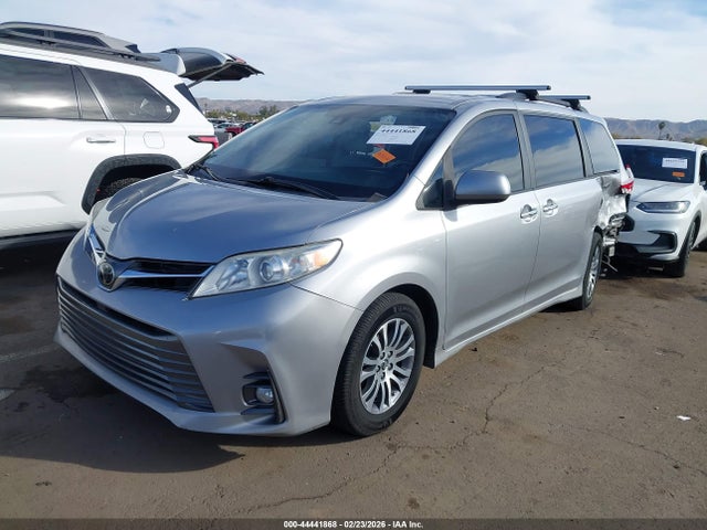 5TDYZ3DC6JS918770 Toyota Sienna Xle 8 Passenger