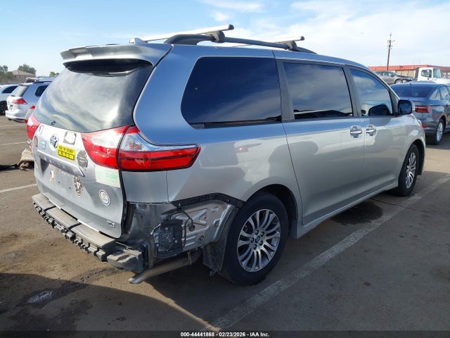 5TDYZ3DC6JS918770 Toyota Sienna Xle 8 Passenger