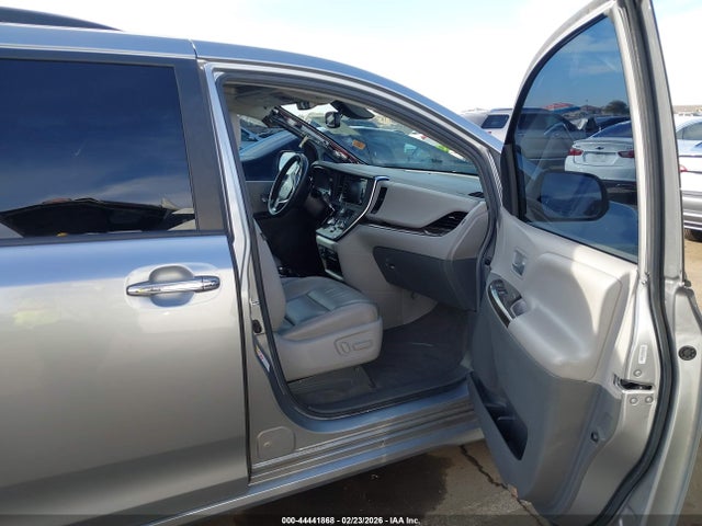 5TDYZ3DC6JS918770 Toyota Sienna Xle 8 Passenger