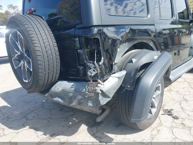 1C4HJXDN4KW563759 Jeep Wrangler Unlimited Sport S 4x4