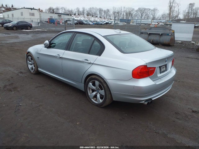 2011 BMW 328I WBAPK5C51BF127088 Photo 2