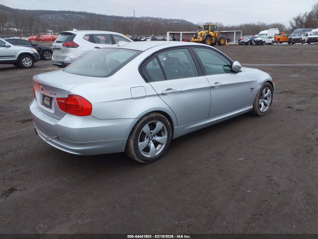 2011 BMW 328I WBAPK5C51BF127088 Photo 3