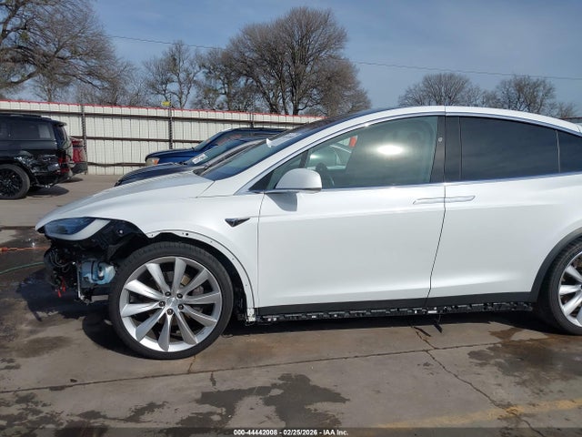 2017 Tesla Model X 100d/75d/90d მანქანა იყიდება აუქციონზე, vin: 5YJXCBE22HF043618, აუქციონის ნომერი: 44442008
