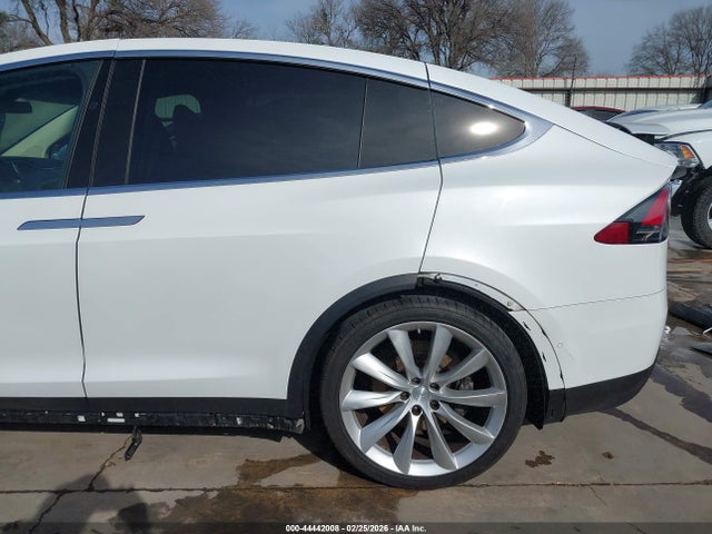 2017 Tesla Model X 100d/75d/90d მანქანა იყიდება აუქციონზე, vin: 5YJXCBE22HF043618, აუქციონის ნომერი: 44442008
