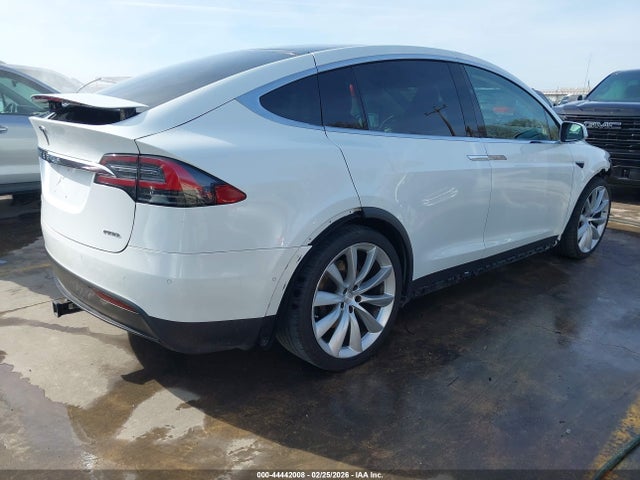 2017 Tesla Model X 100d/75d/90d მანქანა იყიდება აუქციონზე, vin: 5YJXCBE22HF043618, აუქციონის ნომერი: 44442008