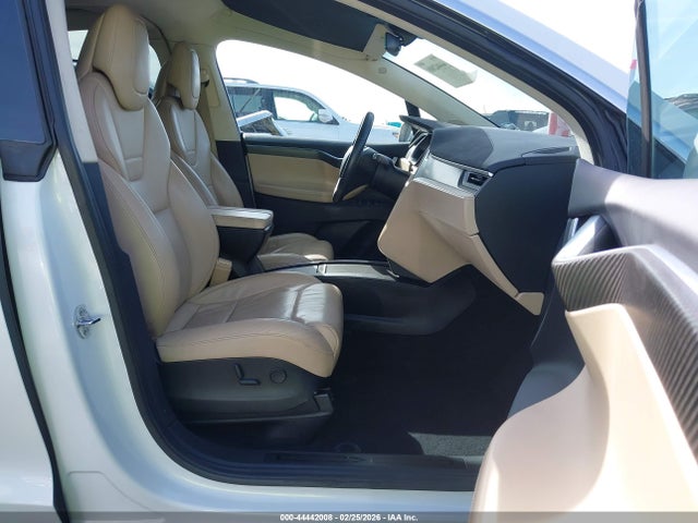 2017 Tesla Model X 100d/75d/90d მანქანა იყიდება აუქციონზე, vin: 5YJXCBE22HF043618, აუქციონის ნომერი: 44442008