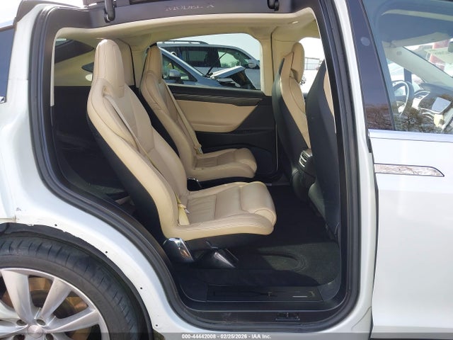 2017 Tesla Model X 100d/75d/90d მანქანა იყიდება აუქციონზე, vin: 5YJXCBE22HF043618, აუქციონის ნომერი: 44442008