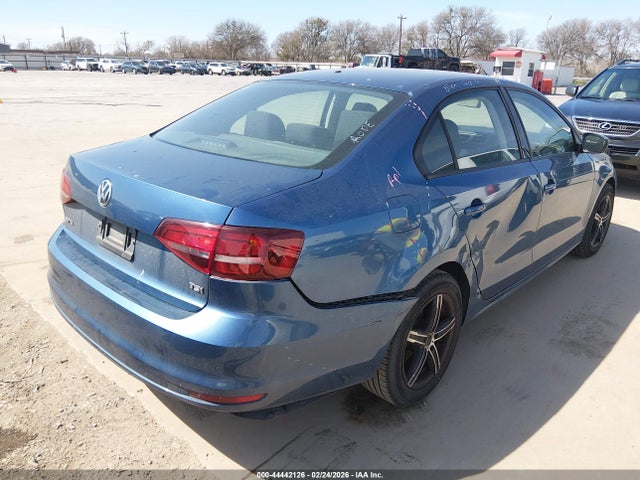 2018 VOLKSWAGEN JETTA 3VW2B7AJ7JM218564 Photo 3