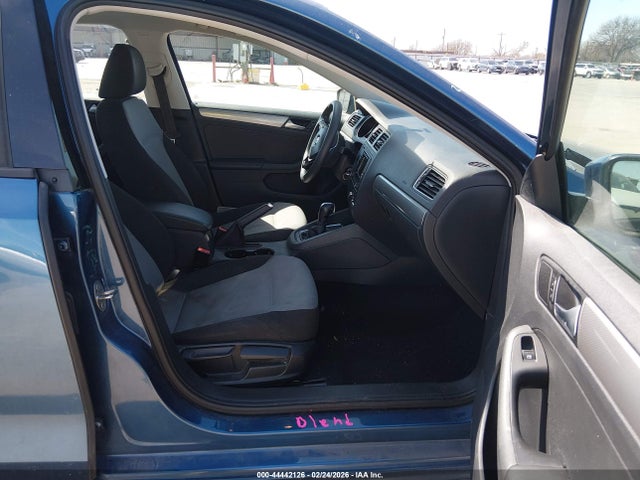 2018 VOLKSWAGEN JETTA 3VW2B7AJ7JM218564 Photo 4