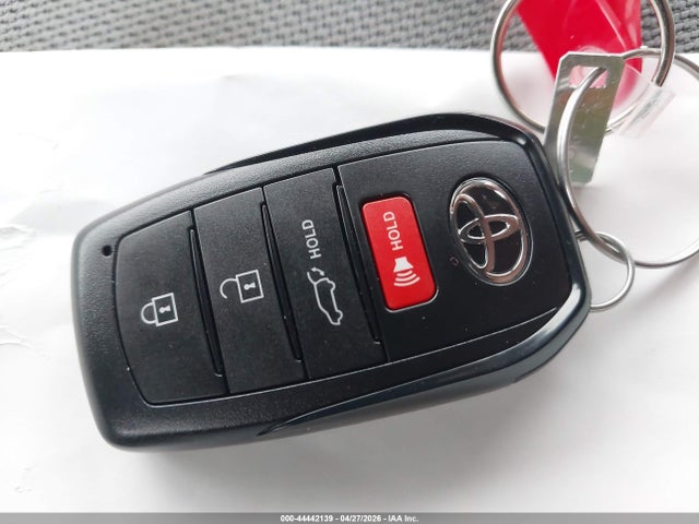 2025 Toyota Corolla Cross Xle მანქანა იყიდება აუქციონზე, vin: 7MUDAABG9SV120304, აუქციონის ნომერი: 44442139