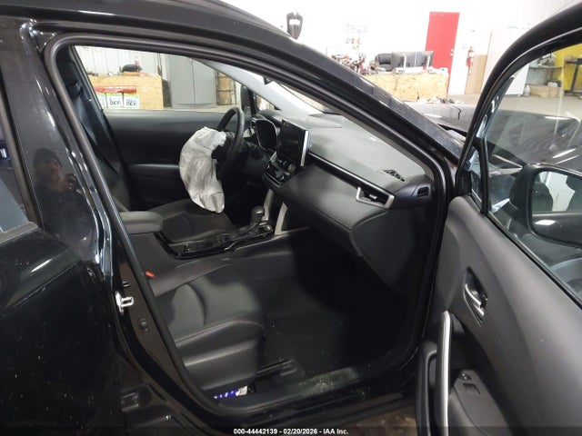 2025 Toyota Corolla Cross Xle მანქანა იყიდება აუქციონზე, vin: 7MUDAABG9SV120304, აუქციონის ნომერი: 44442139
