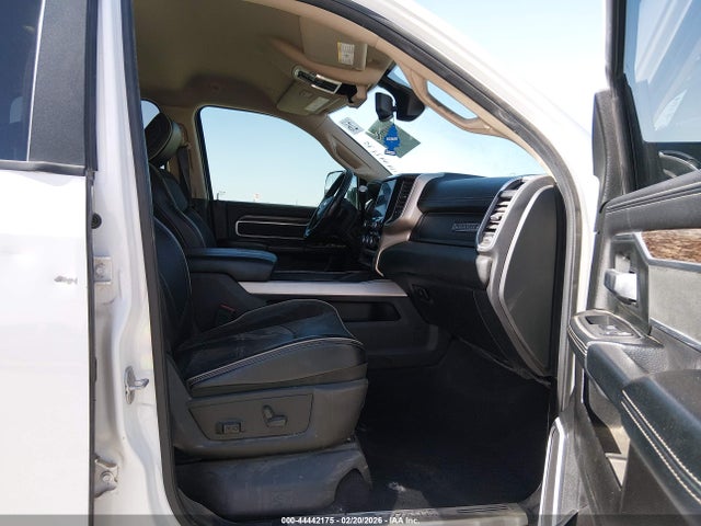Продажа на аукционе авто 2019 Ram 2500 Laramie  4x4 6'4 Box, vin: 3C6UR5FL8KG729102, номер лота: 44442175