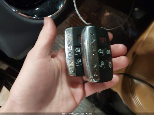 2016 JAGUAR XJ SAJWJ1CD1G8V99080 Photo 10