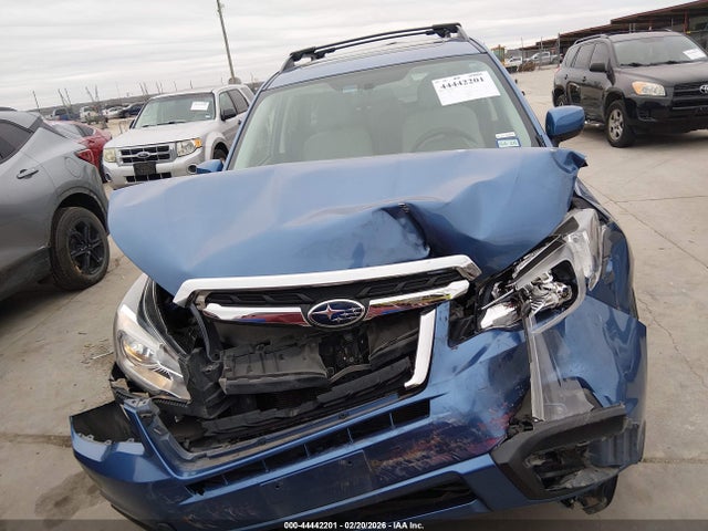44442201 :رقم المزاد ، JF2SJAEC7JH611811 vin ، 2018 Subaru Forester 2.5i Premium مزاد بيع