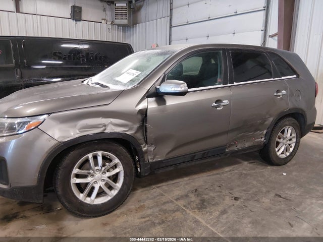 2015 Kia Sorento Lx მანქანა იყიდება აუქციონზე, vin: 5XYKT3A68FG621493, აუქციონის ნომერი: 44442282