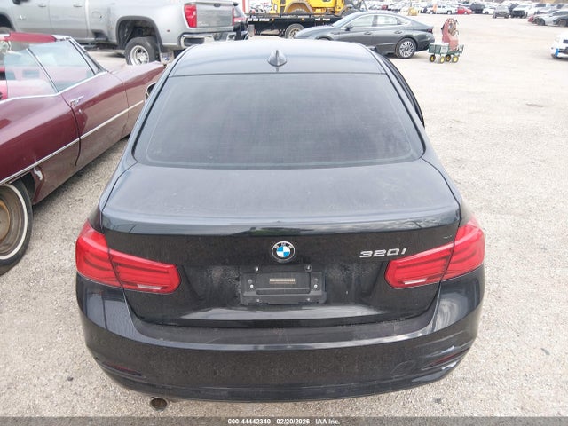Продаж на аукціоні авто 2018 Bmw 320i, vin: WBA8E1G55JNU90433, номер лоту: 44442340