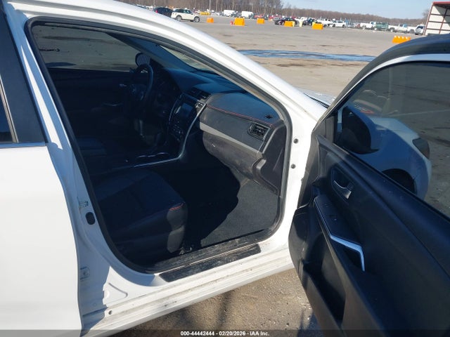 2015 Toyota Camry Se მანქანა იყიდება აუქციონზე, vin: 4T1BF1FK2FU073678, აუქციონის ნომერი: 44442444