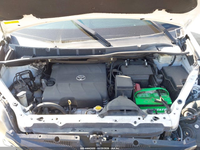 5TDXK3DCXGS736336 Toyota Sienna Se 8 Passenger