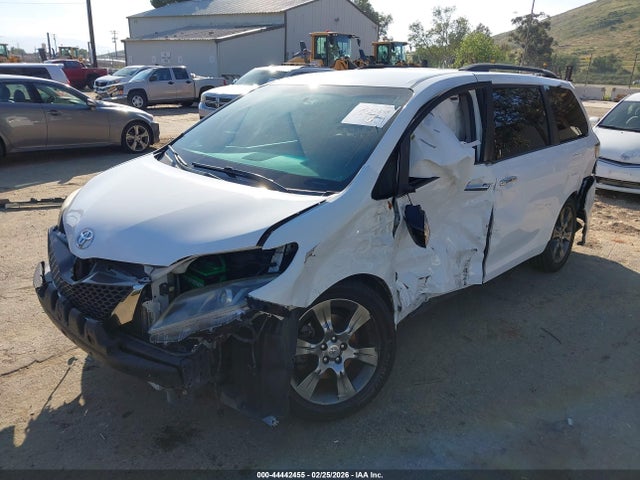 5TDXK3DCXGS736336 Toyota Sienna Se 8 Passenger