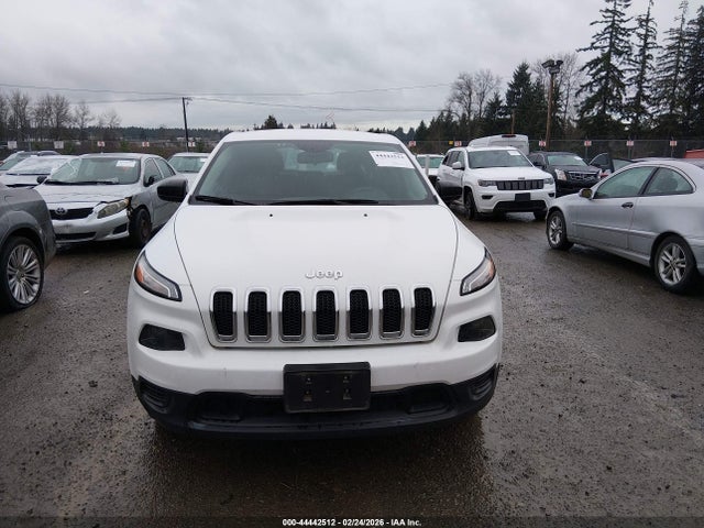 1C4PJMAB8HW588614 Jeep Cherokee Sport