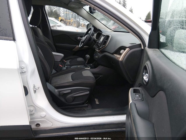 1C4PJMAB8HW588614 Jeep Cherokee Sport