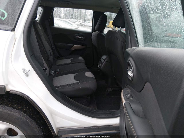 1C4PJMAB8HW588614 Jeep Cherokee Sport