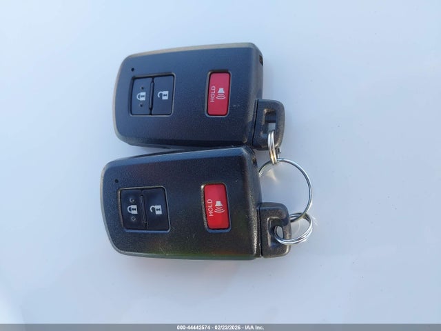 JTMWFREV9JJ749697 Toyota Rav4 Xle