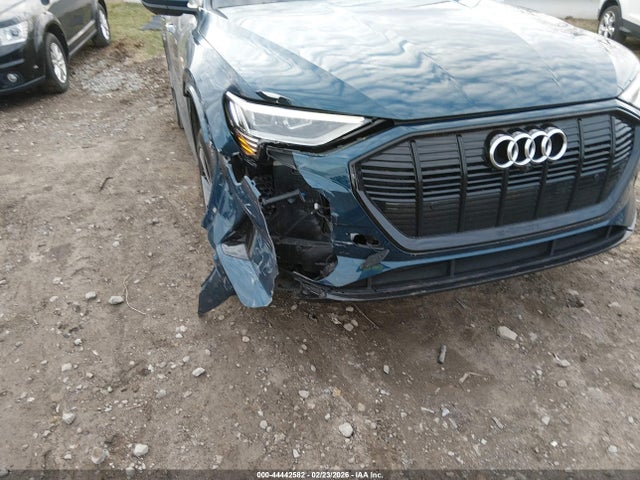 WA1LAAGE3NB022128 Audi E-tron Premium Plus Quattro