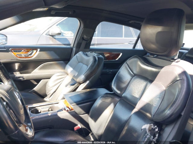 1LN6L9SK2H5603319 Lincoln Continental Select