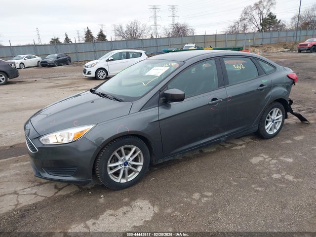 Ford FOCUS SE 2018 1FADP3F27JL227988 Image 2
