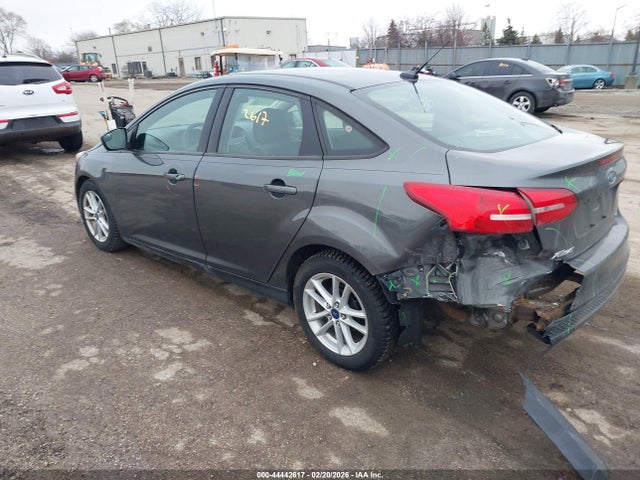 Ford FOCUS SE 2018 1FADP3F27JL227988 Image 3