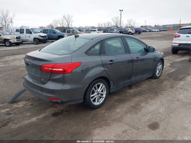 Ford FOCUS SE 2018 1FADP3F27JL227988 Image 4
