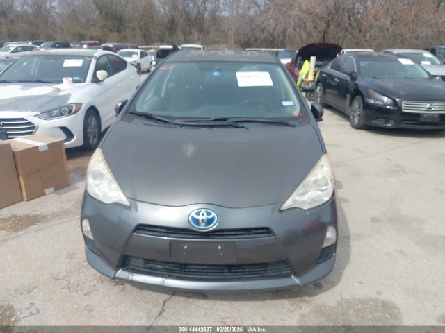 JTDKDTB30E1070573 Toyota Prius C Three