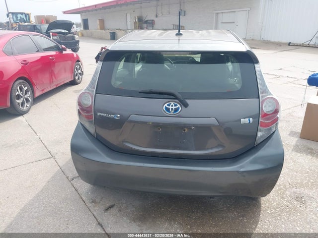 JTDKDTB30E1070573 Toyota Prius C Three