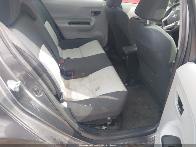 JTDKDTB30E1070573 Toyota Prius C Three