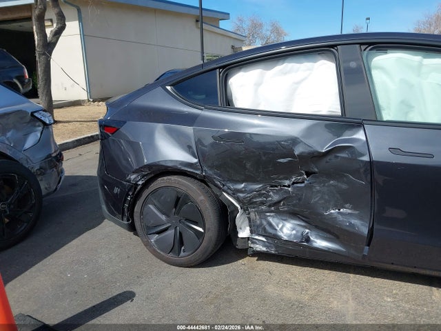 2026 TESLA MODEL Y 7SAYGDED5TF459762 Photo 5