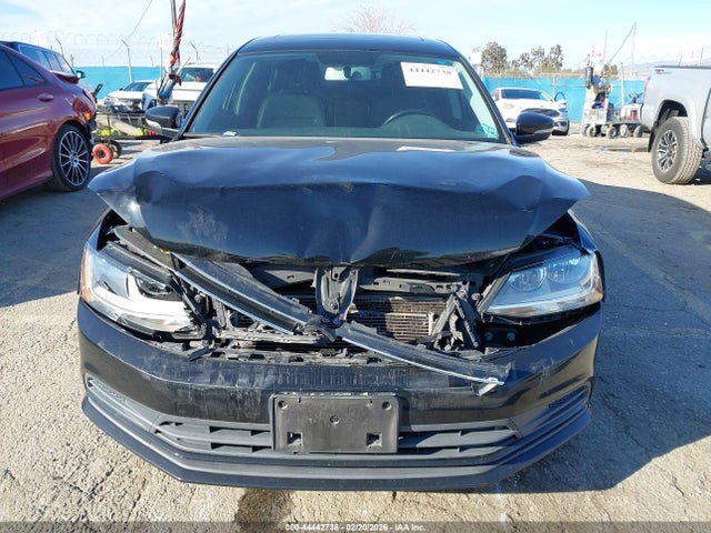 44442738 :رقم المزاد ، 3VWDB7AJ7HM365583 vin ، 2017 Volkswagen Jetta 1.4t Se مزاد بيع
