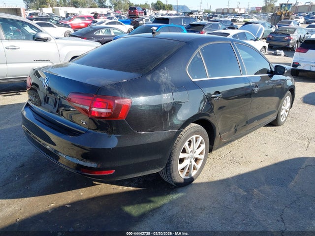 44442738 :رقم المزاد ، 3VWDB7AJ7HM365583 vin ، 2017 Volkswagen Jetta 1.4t Se مزاد بيع