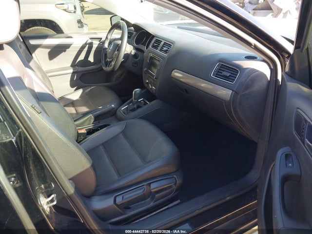 44442738 :رقم المزاد ، 3VWDB7AJ7HM365583 vin ، 2017 Volkswagen Jetta 1.4t Se مزاد بيع