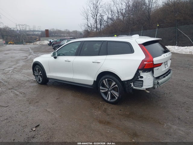 2025 VOLVO V60 CROSS COUNTRY YV4L12WK3S2148923 Photo 2